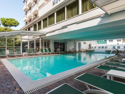 hotelbassetti fr offre-aout-all-inclusive-hotel-pinarella-di-cervia-avec-piscine 010