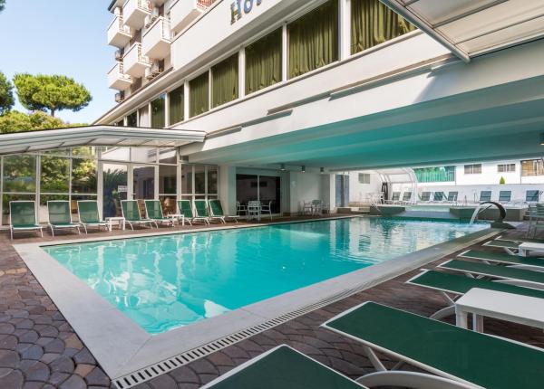 hotelbassetti fr offre-aout-all-inclusive-hotel-pinarella-di-cervia-avec-piscine 005